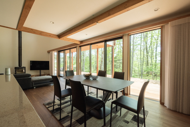 木漏れ日に佇む別荘