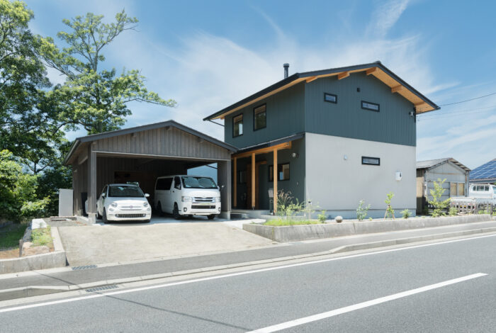 甲斐駒ヶ岳と集落の四季折々を楽しむ家。