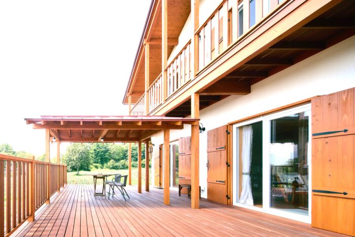 ステンドグラスが印象的な別荘