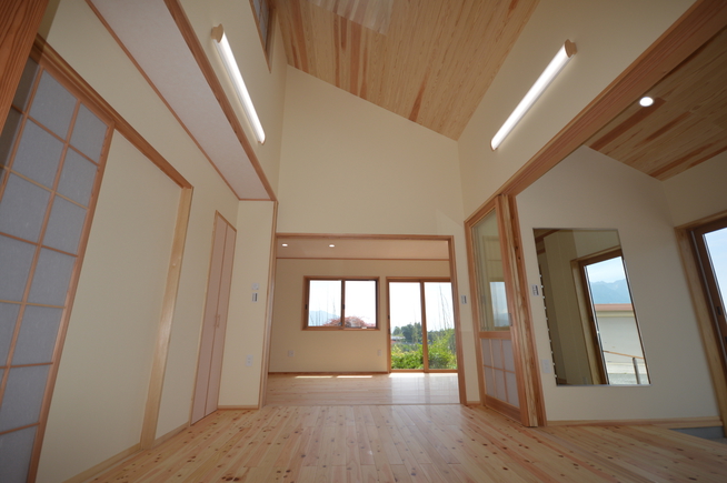 人が寄り合う甲斐の山々一望の家