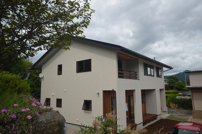 御先祖さまと共に暮らす二世帯住宅