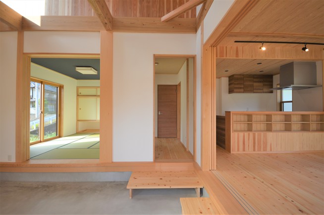 街並みに溶け込む和風住宅【32坪】 内観画像